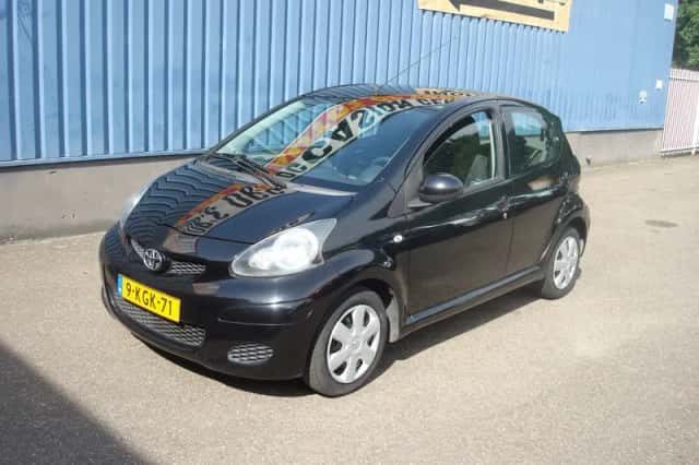 Toyota Aygo (2011) thumbnail 1