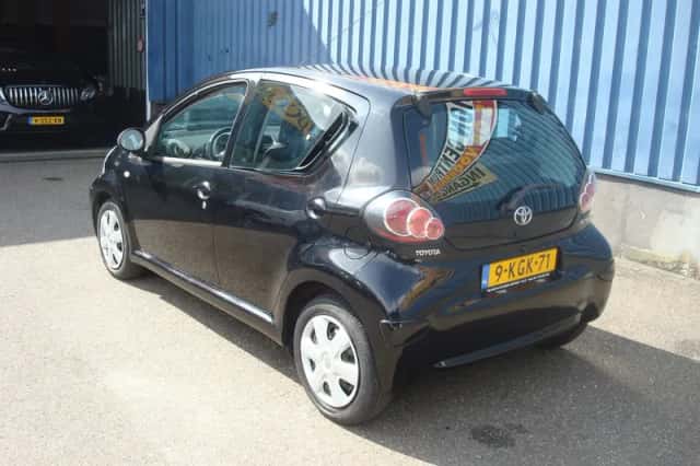 Toyota Aygo (2011) thumbnail 3