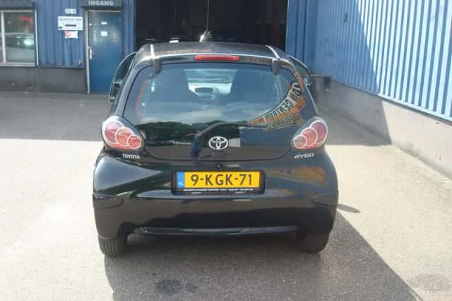 Toyota Aygo (2011) thumbnail 4