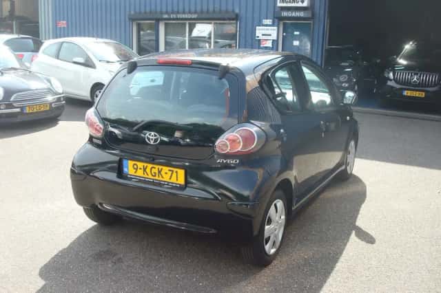 Toyota Aygo (2011) thumbnail 5