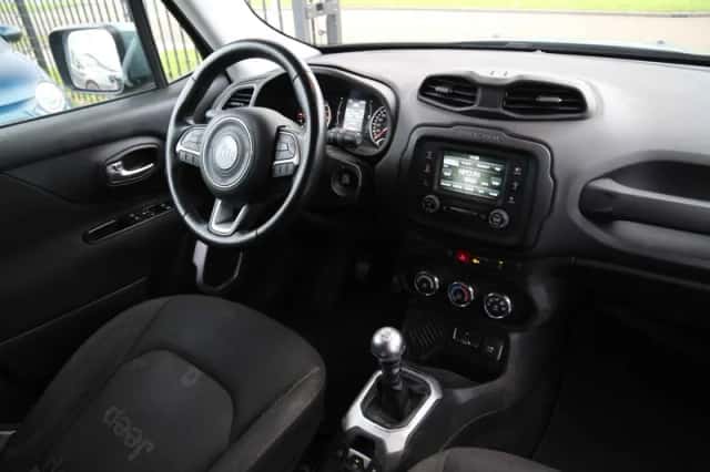 Jeep Renegade (2016) thumbnail 5