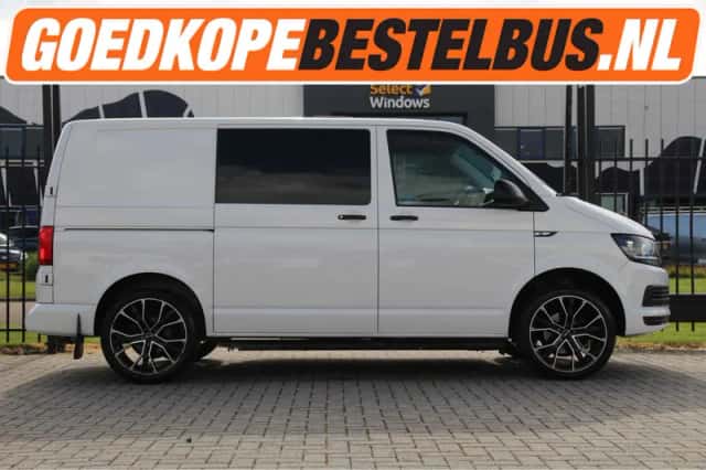 Volkswagen Transporter (2016) thumbnail 1