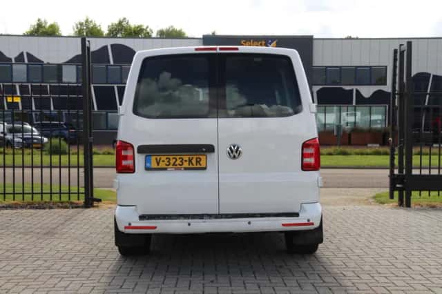 Volkswagen Transporter (2016) thumbnail 2
