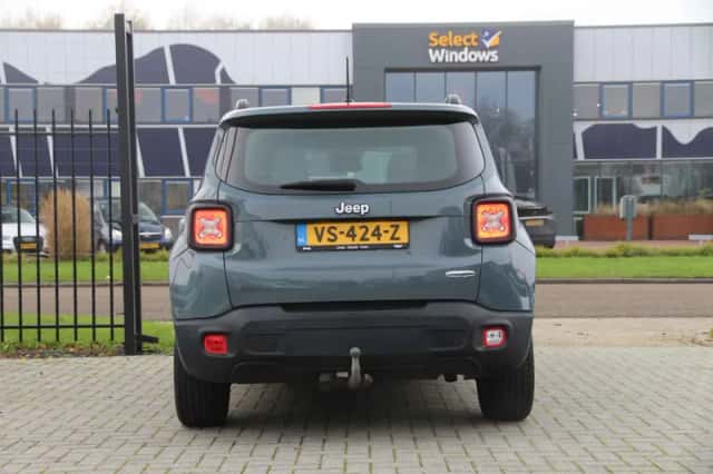 Volkswagen Caddy (2016) thumbnail 2