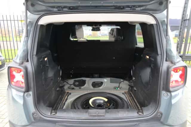 Volkswagen Caddy (2016) thumbnail 4