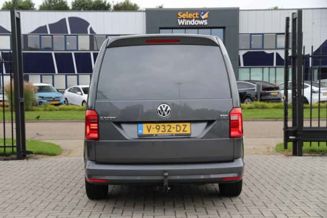 Volkswagen Caddy (2017) thumbnail 2