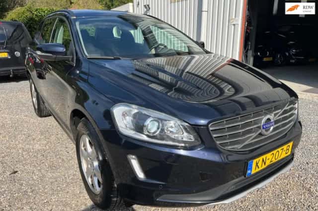 Volvo XC60 (2016) thumbnail 1