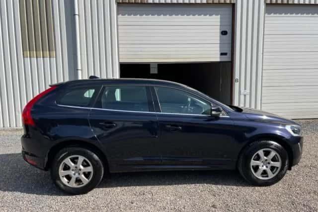 Volvo XC60 (2016) thumbnail 3
