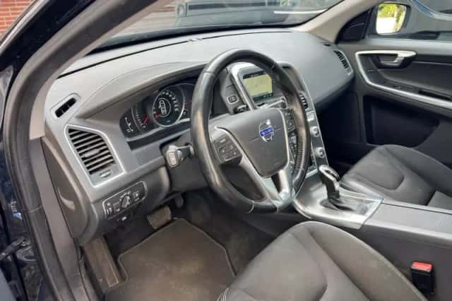 Volvo XC60 (2016) thumbnail 5