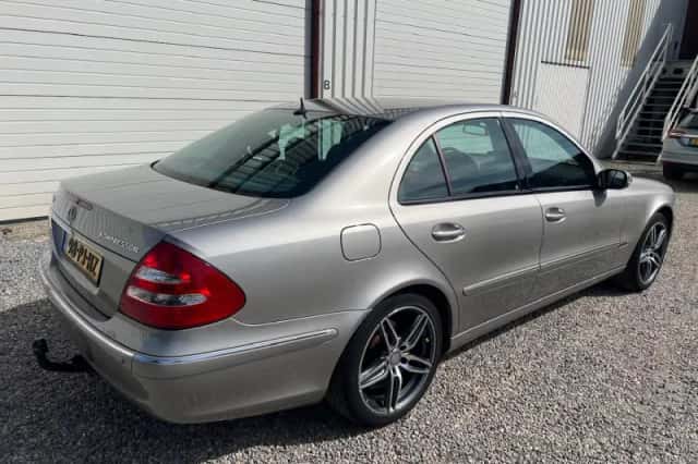 Mercedes-Benz E-Klasse (2004) thumbnail 4