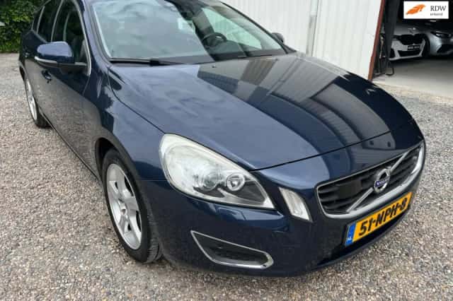 Volvo S60 (2010) thumbnail 1