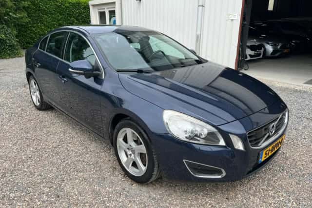 Volvo S60 (2010) thumbnail 2