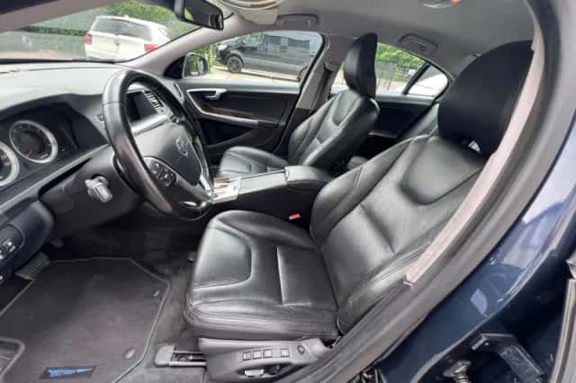 Volvo S60 (2010) thumbnail 4