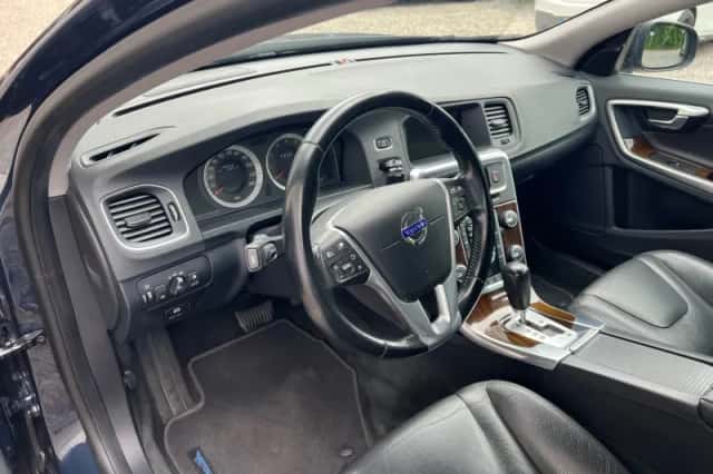 Volvo S60 (2010) thumbnail 5