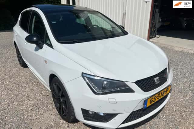 SEAT Ibiza (2015) thumbnail 1