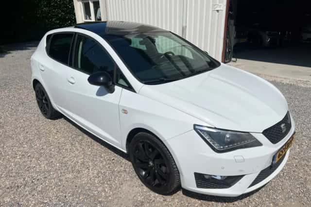 SEAT Ibiza (2015) thumbnail 2