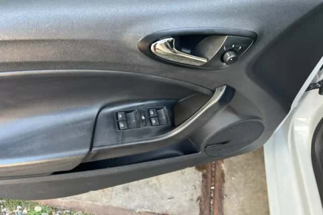 SEAT Ibiza (2015) thumbnail 4