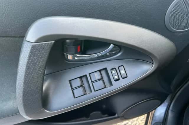Toyota RAV4 (2011) thumbnail 5