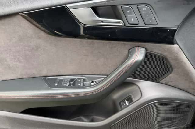 Audi A4 (2019) thumbnail 4