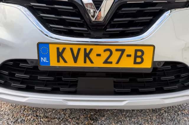Renault Captur (2022) thumbnail 4