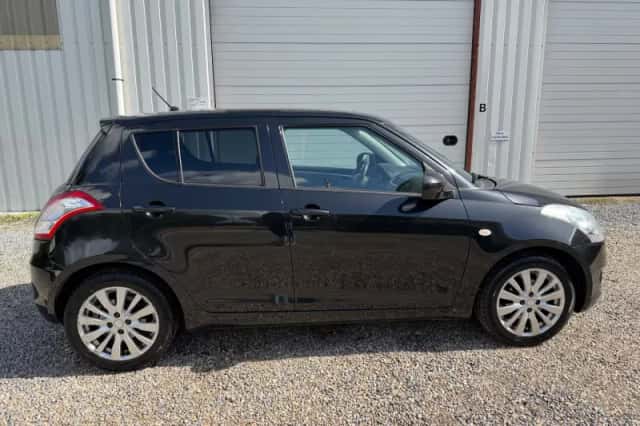 Suzuki Swift (2011) thumbnail 3
