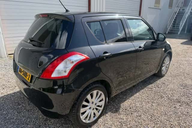 Suzuki Swift (2011) thumbnail 4