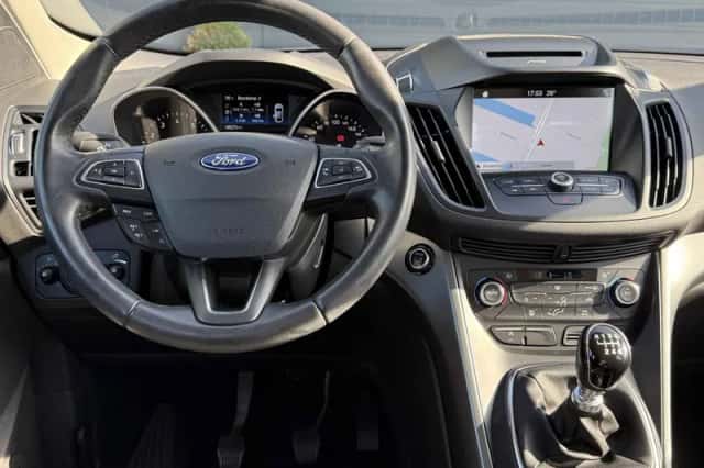 Ford Kuga (2018) thumbnail 3