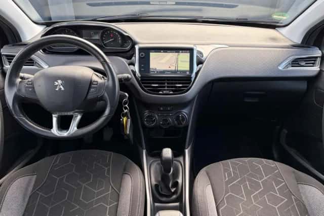 Peugeot 2008 (2017) thumbnail 6