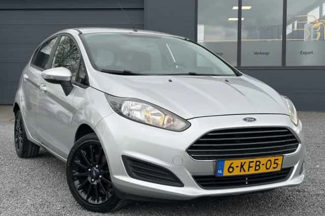 Ford Fiesta (2013) thumbnail 2