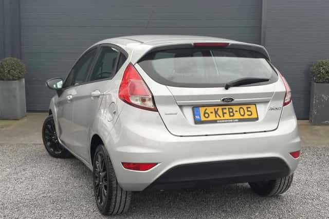 Ford Fiesta (2013) thumbnail 3