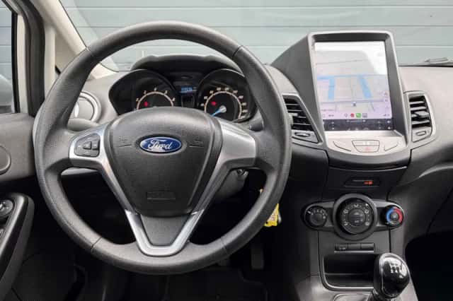 Ford Fiesta (2013) thumbnail 4