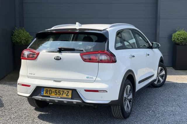 Kia Niro (2017) thumbnail 6