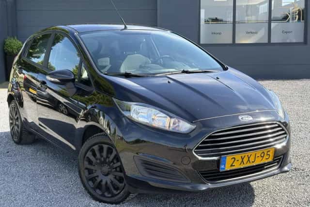 Ford Fiesta (2014) thumbnail 2