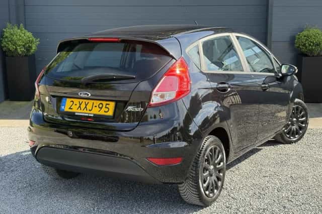 Ford Fiesta (2014) thumbnail 4