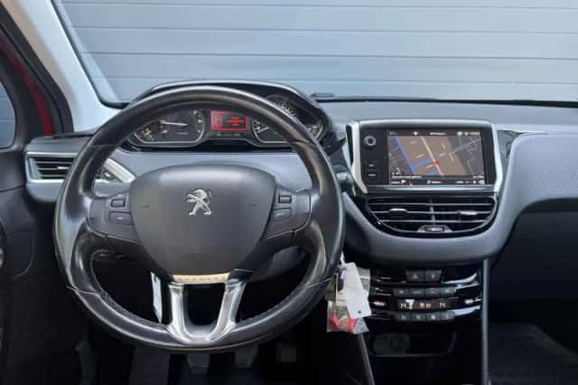 Peugeot 208 (2017) thumbnail 3