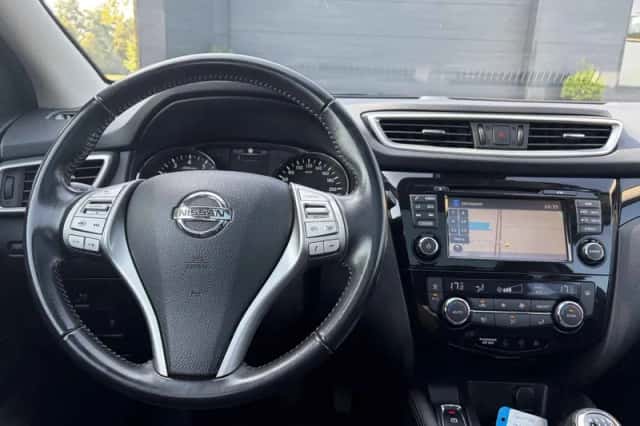 Nissan Qashqai (2016) thumbnail 3