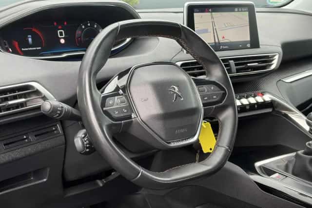 Peugeot 5008 (2018) thumbnail 6