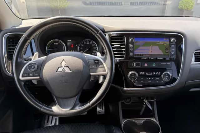 Mitsubishi Outlander (2014) thumbnail 4
