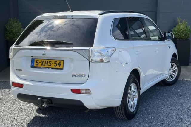 Mitsubishi Outlander (2014) thumbnail 5