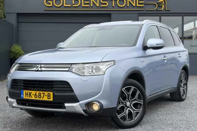 Mitsubishi Outlander (2015) thumbnail 1