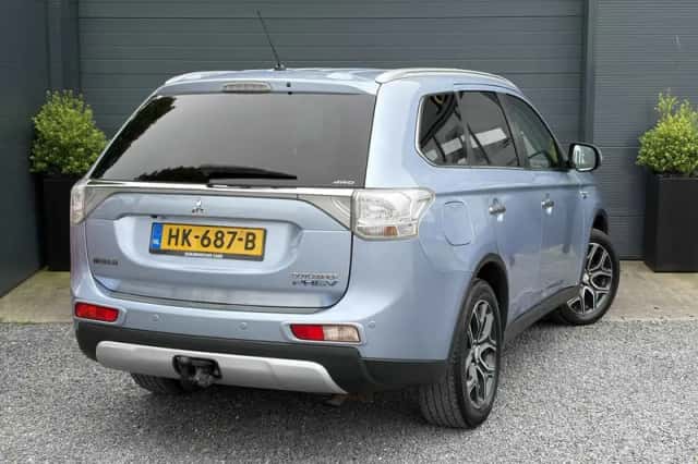 Mitsubishi Outlander (2015) thumbnail 5