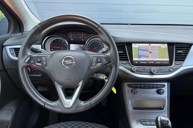 Opel Astra (2018) thumbnail 3