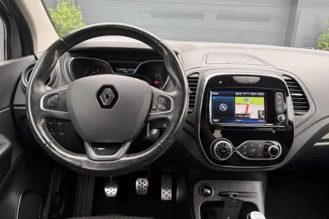 Renault Captur (2017) thumbnail 3