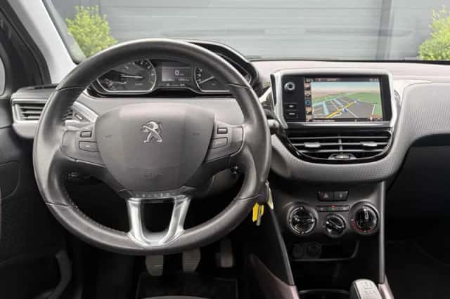 Peugeot 2008 (2016) thumbnail 3