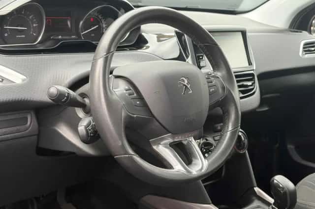 Peugeot 2008 (2016) thumbnail 6