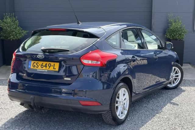 Ford Focus (2015) thumbnail 3