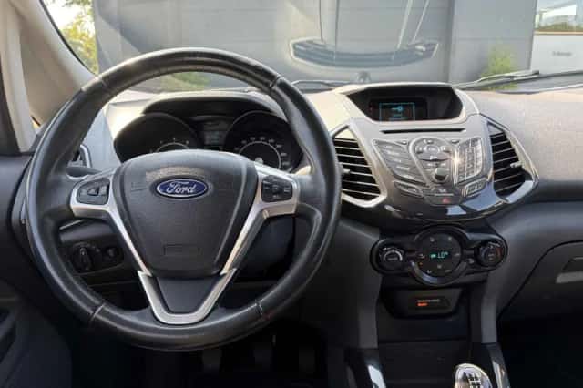 Ford EcoSport (2015) thumbnail 3