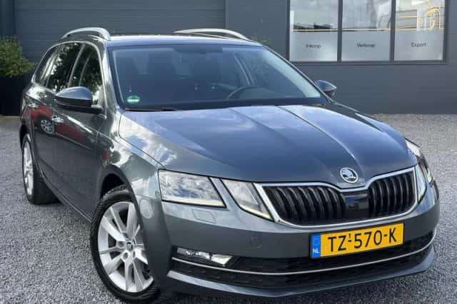 Škoda Octavia (2018) thumbnail 2
