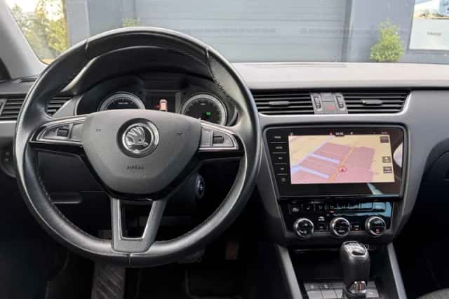 Škoda Octavia (2018) thumbnail 3