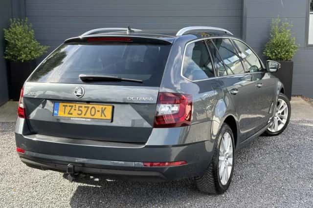Škoda Octavia (2018) thumbnail 5